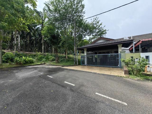 Single Storey Corner Extra Privacy Big Land Non Bumi Lot