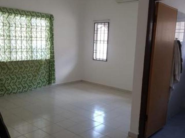 Single Storey Corner Lot bangolow Taman Merakbukit katil For Rent