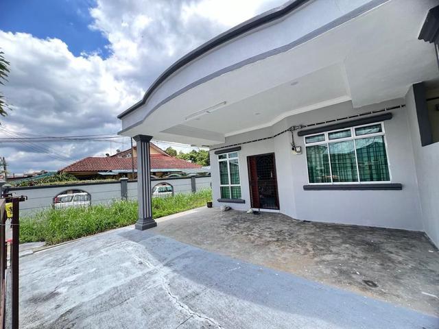 Single storey End lot ada tanahTaman Sri Parmai