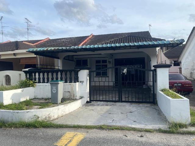 Single Storey End Lot Puteri Wangsa Jalan Lembing 3R2B PF 1700
