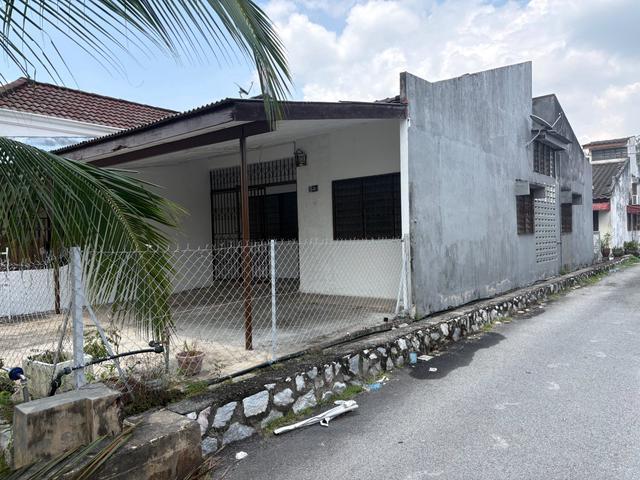 Single Storey Endlot House Taman Sri Serdang near UPM Oposi Tasik