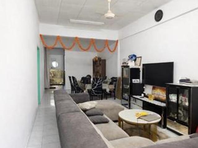 Single storey Gelang Patah
