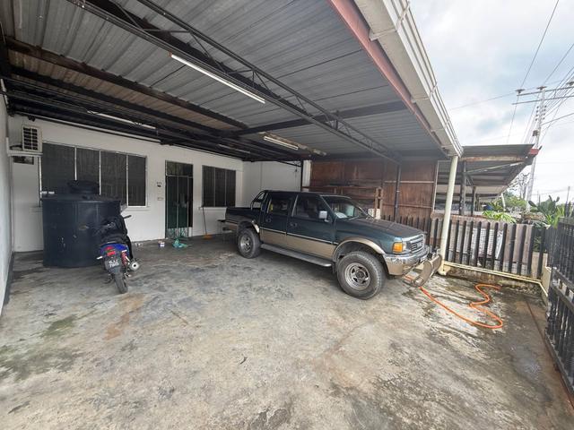 Single storey house at kolombong below valuetaman dai Ming