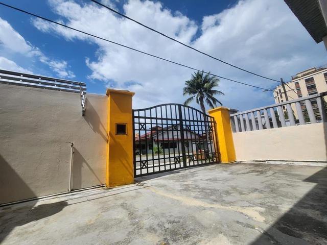Single Storey House Coverted to 8Bed 3Bath suitable for sublet
