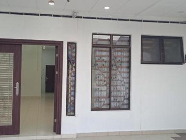 SINGLE STOREY HOUSE FOR SALE HiGH CEILING INVESTMENT POTENTIAL