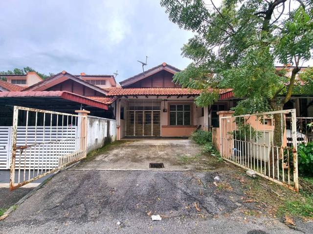 Single Storey House Taman IxoraBandar Baru Salak Tinggi Sepang