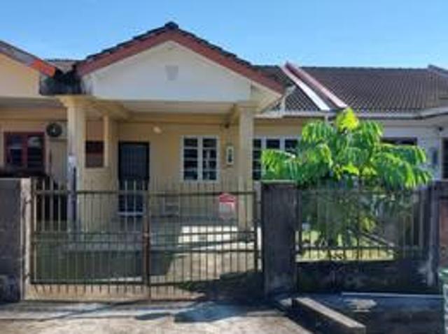 Single Storey Intermediate Terrace House For Sale at 6th Mile Matang