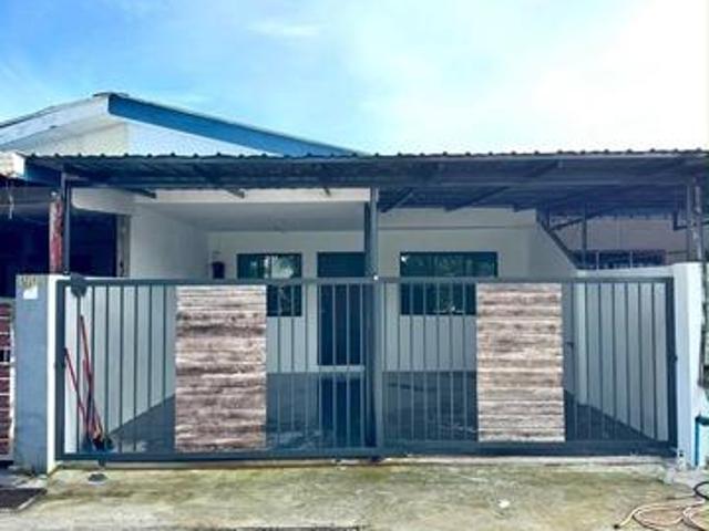 Single Storey Intermediate House for Sale at Permyjaya Miri