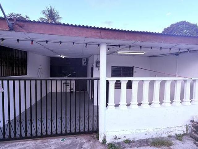 Single storey kampung oren ulu tiram