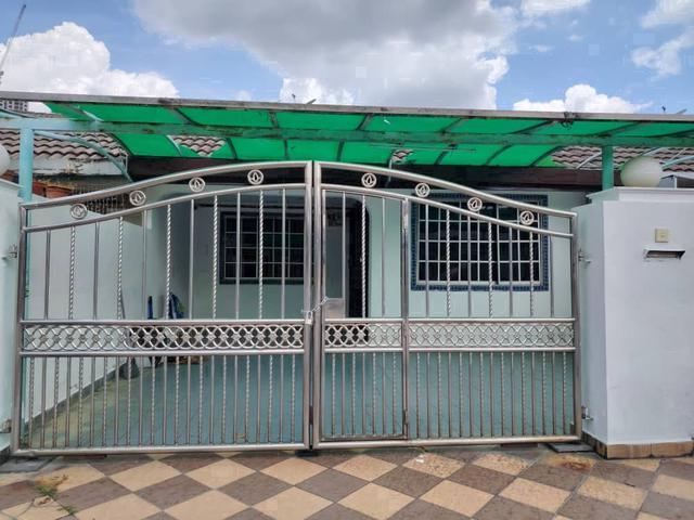 Single storey link for sale in Taman Medan Petaling Jaya