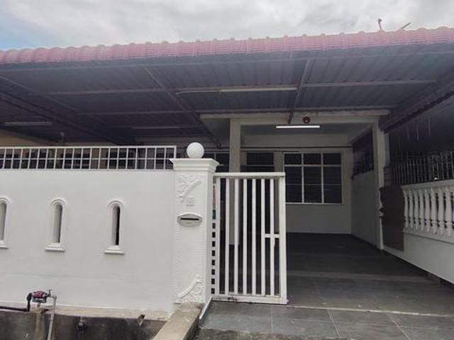 single storey renovated fully extended house for sales at Amanjaya SP