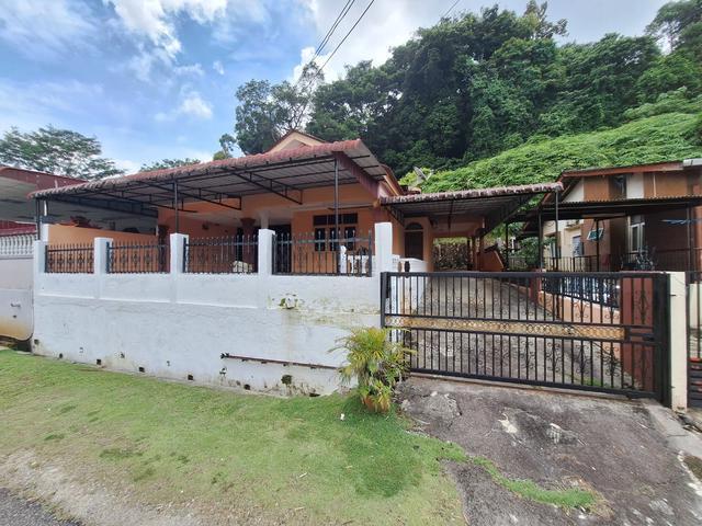SINGLE STOREY SEMI D TAMAN SENtOSA BATU PAHAT FOR SALE