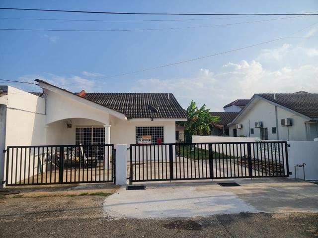Single Storey SemiD House For Sale at Inderapura