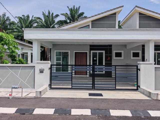 Single Storey SemiDetached Taman Seri Mahkota Sitiawan Perak