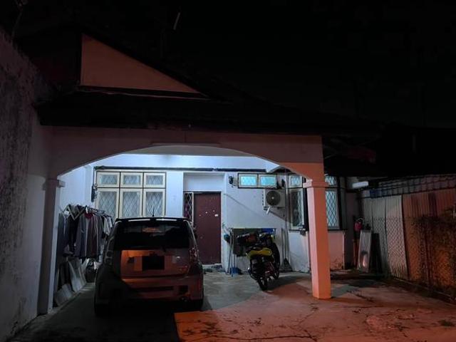 Single Storey Taman Molek Near Ciq Kastam Full Loan Below Price Value