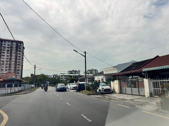 Single storey terrace corner at Batu Lanchang