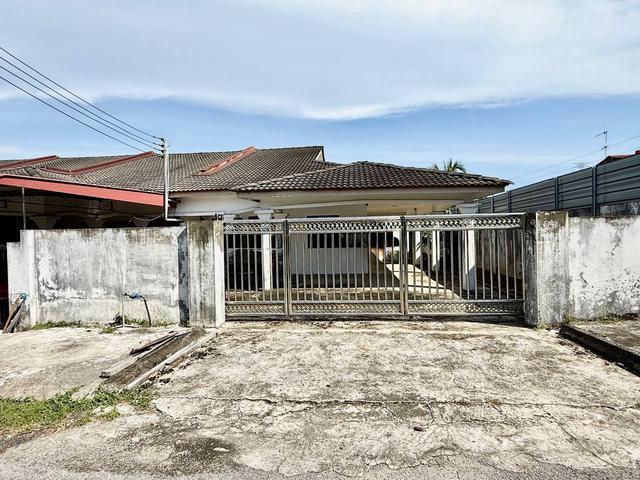 Single Storey Terrace Corner House for Sale at Permyjaya Miri