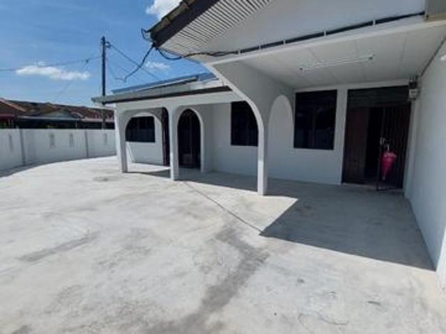 Single Storey Terrace Corner unit in Taman Bagan Bw For Rent