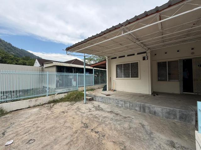 Single Storey Terrace Corner unit Reservior Garden