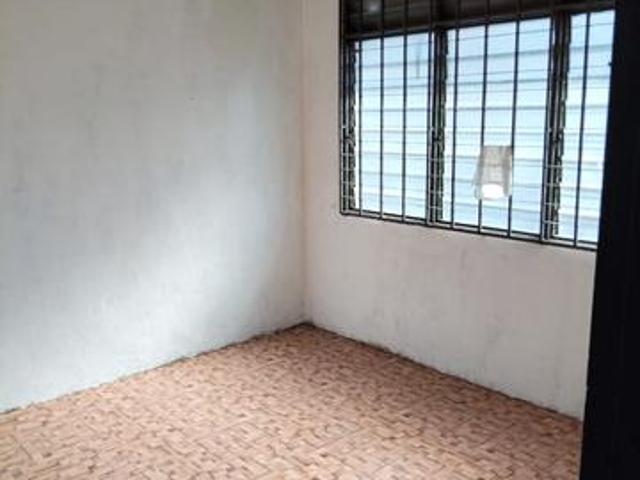 Single Storey Terrace at Lip Sin