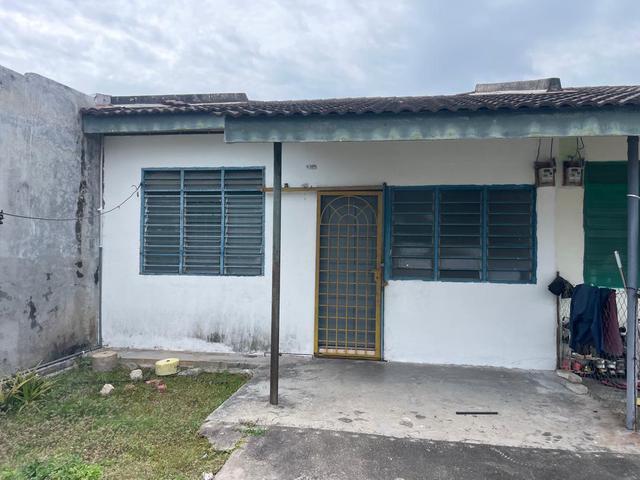 Single storey terrace at Taman Serkam