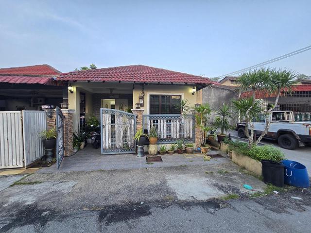 Single Storey Terrace End Lot Taman Sri Serdang Fully Renovated S