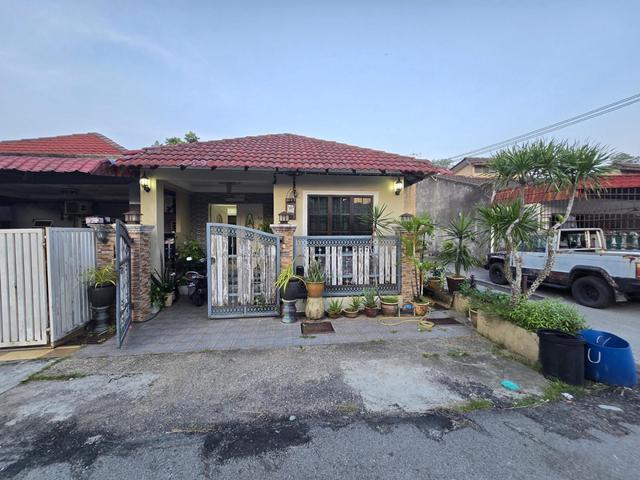 Single Storey Terrace End Lot Taman Sri Serdang Seri Kembangan