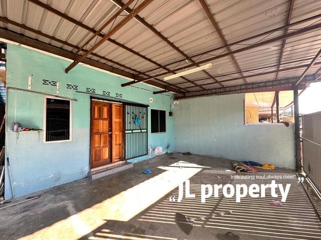 Single Storey Terrace End lot with Extra Land At Taman Ria Jaya