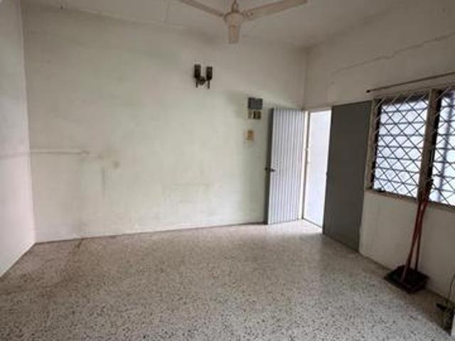 Single Storey Terrace Extended to 3 Rooms Land Area 1200sft