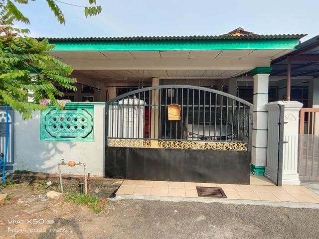 Single Storey terrace house at Tmn Perindustrian Lukut Indah PD N9