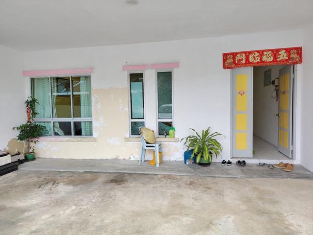 Single Storey Terrace House at Taman sentoria