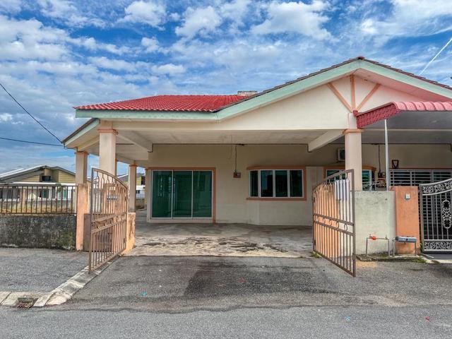 Single Storey Terrace House with Corner