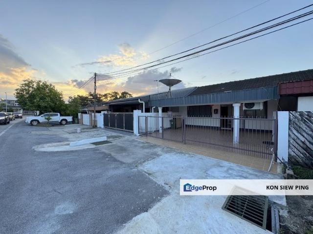 Single Storey Terrace Intermediate House FOR RENT! Located at Kenyalang, Near Spring and Swinburne
