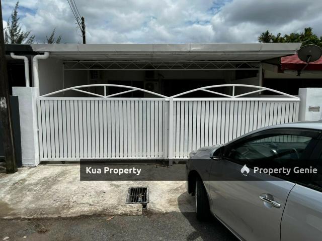 Single Storey Terrace Intermediate House For Sale! Located at Muara Tabuan