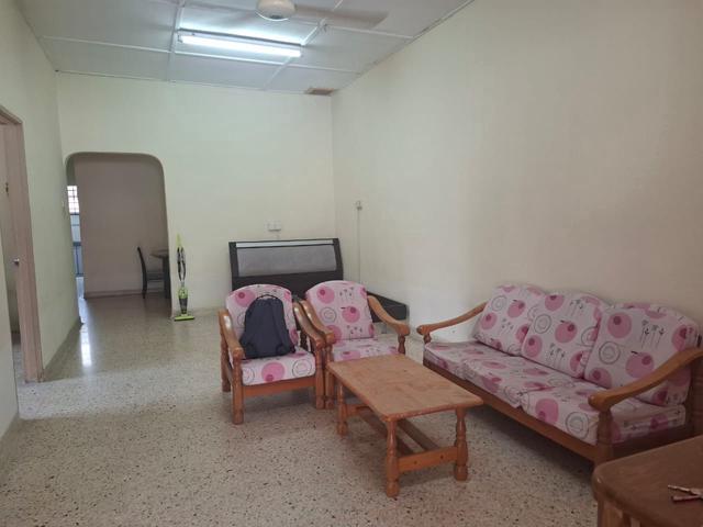 single storey 3 bedroom end lot for rent