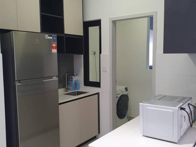 Single Private Room Next Washroom @ Amber Residence / Kota Kemuning | Fibre WIFI 300 Mbps | Hotel Quality Mattress | Ful