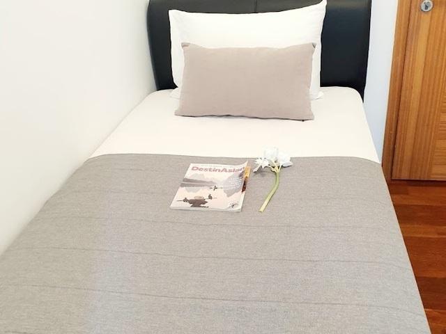 Single Rm, Raffles Place MRT CBD: The Sail @ marina bay