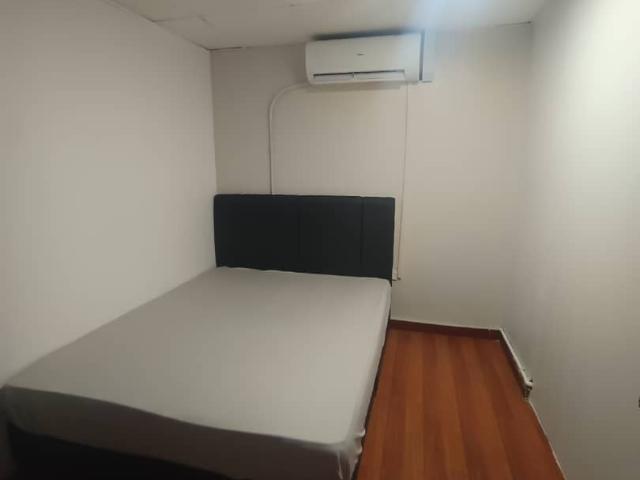 Single room 5 min walk to ciqgrocery shop and restaurant nearbylaundry area provided