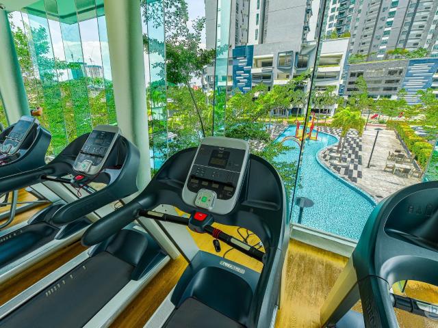 Single room w balcony 5km to Bangsar