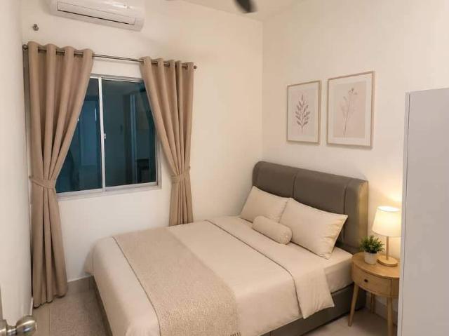 Single room w linked bathroom at Razak City 1 month deposit only