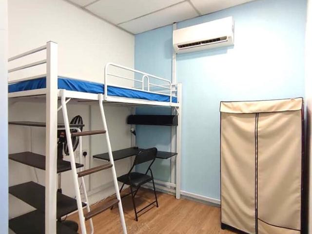 Single room walking distance 8meter to mrt kota damansara /mrt surian segi college / must gizamall / encorp stra