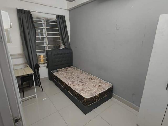Single Room with AC & Window @Casa Residenza, Kota Damansara