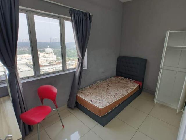 Single Room with AC & window @Casa Residenza, Kota Damansara