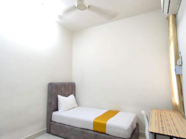 Single room with affordable price at Bandar Utama