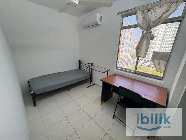 Single Room with Aircond at Cyberia Smarthomes, Cyberjaya