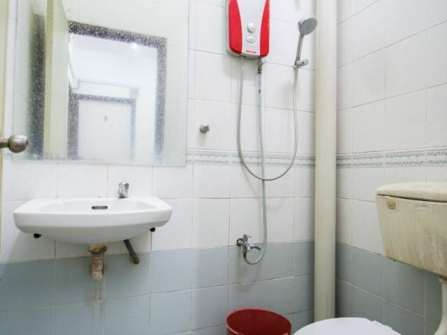 Single Room with Aircond & Window for Rent at Puchong Prima