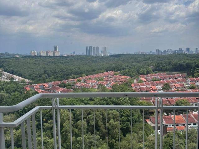 Single Room with balcony at Cova Suites, Kota Damansara