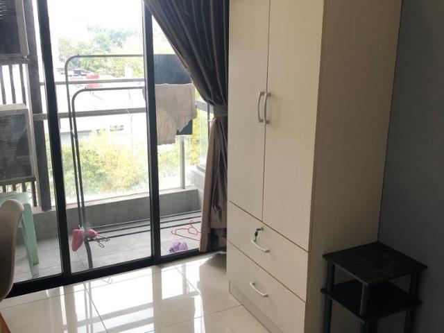Single Room with Balcony at Paramount Utropolis @ Glenmarie, Shah Alam