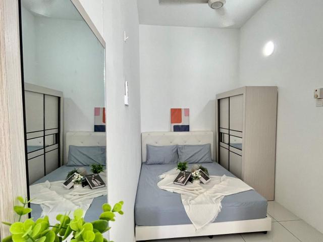 Single room with balcony at Puchong Skypod!