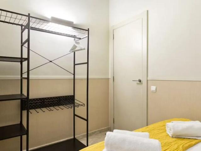 Single room with double bed in shared apartment